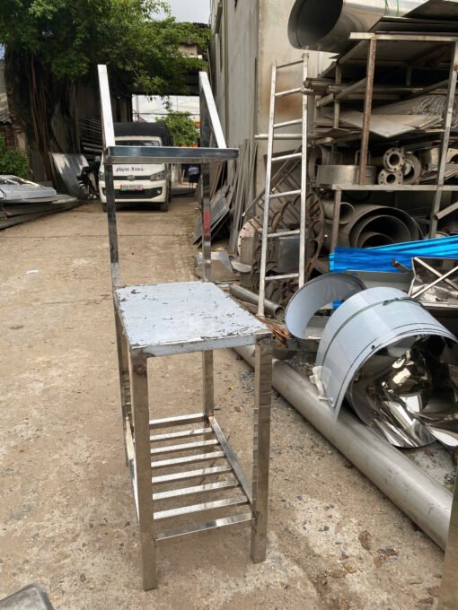 Bàn nhỏ có giá liền Inox
